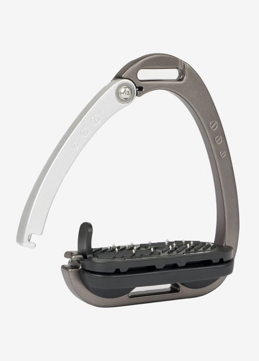 LeMieux Vector Balance Stirrups - Carbon/Silver 4 LeMieux Vector Balance Stirrups - Carbon/Silver - Image 2